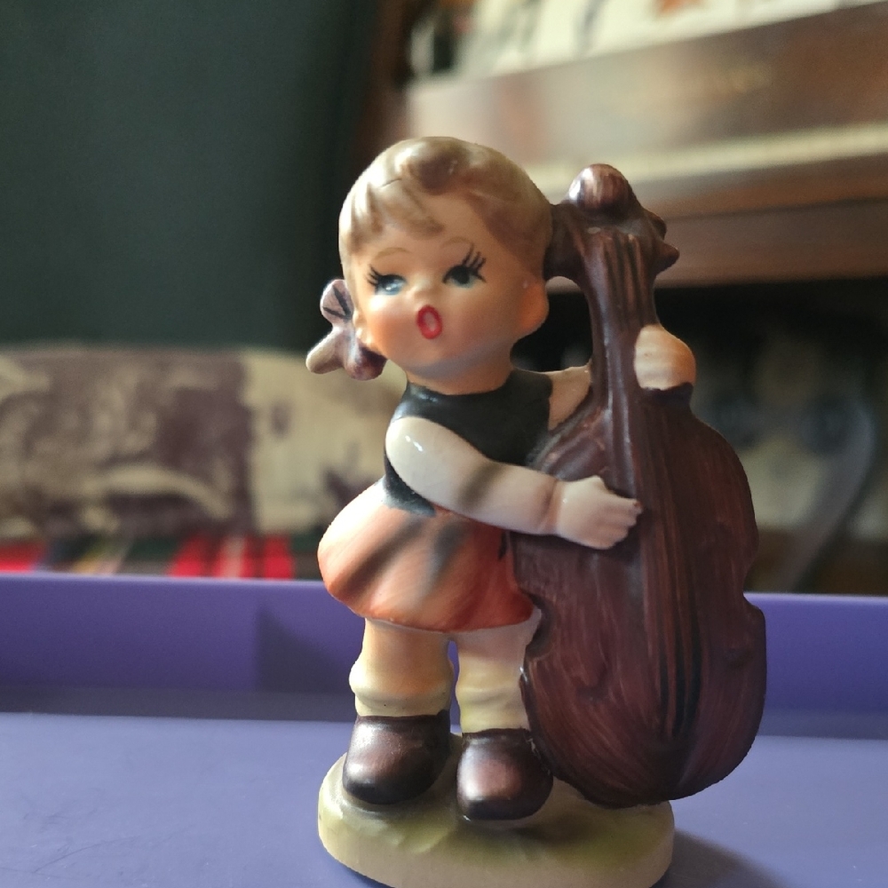 Beautiful Vintage Napcoware Girl With Base Fiddle 1950's C7654